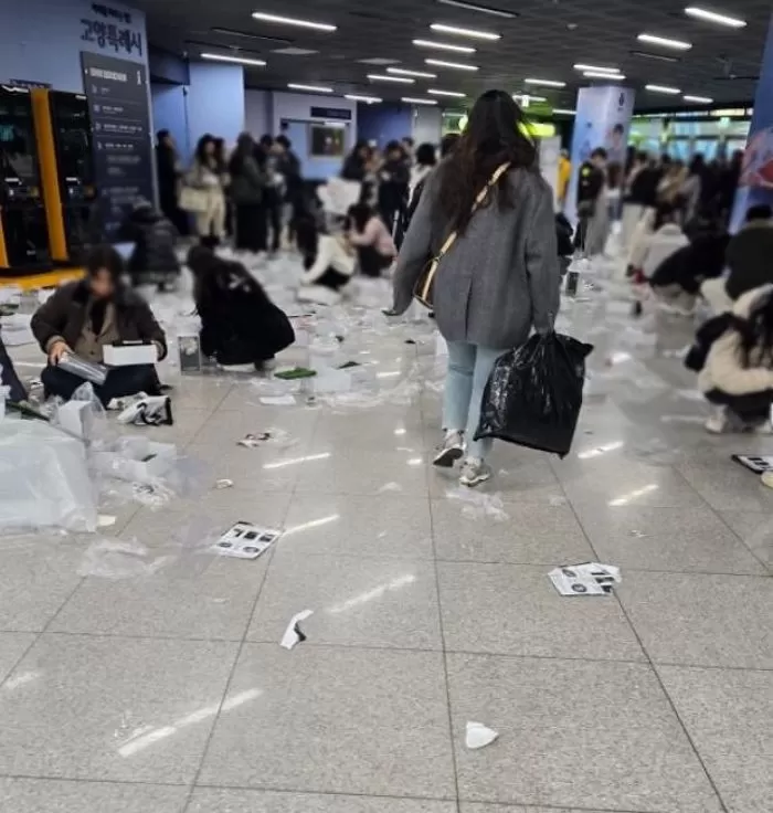 [정보/소식] 지드래곤 콘서트 현장에 나뒹구는 쓰레기들... 관람객 '비매너' 논란 | 인스티즈