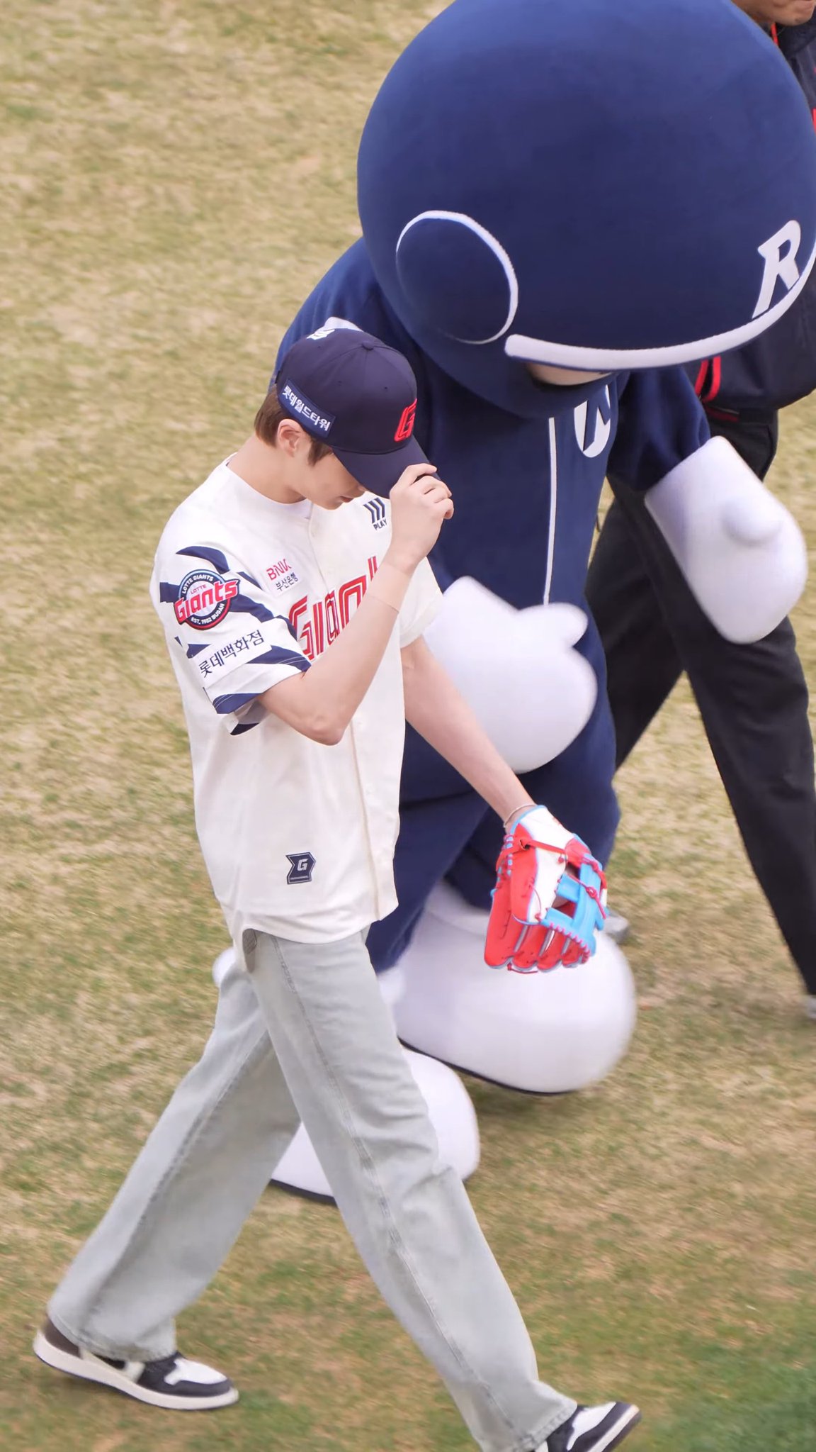 [잡담] 강다니엘 팬아트인데 본체랑 비슷 | 인스티즈