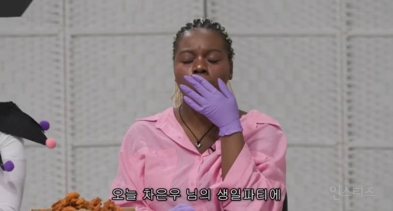 잘생긴 사람을 보면 웃음이 나오는이유.jpg | 인스티즈