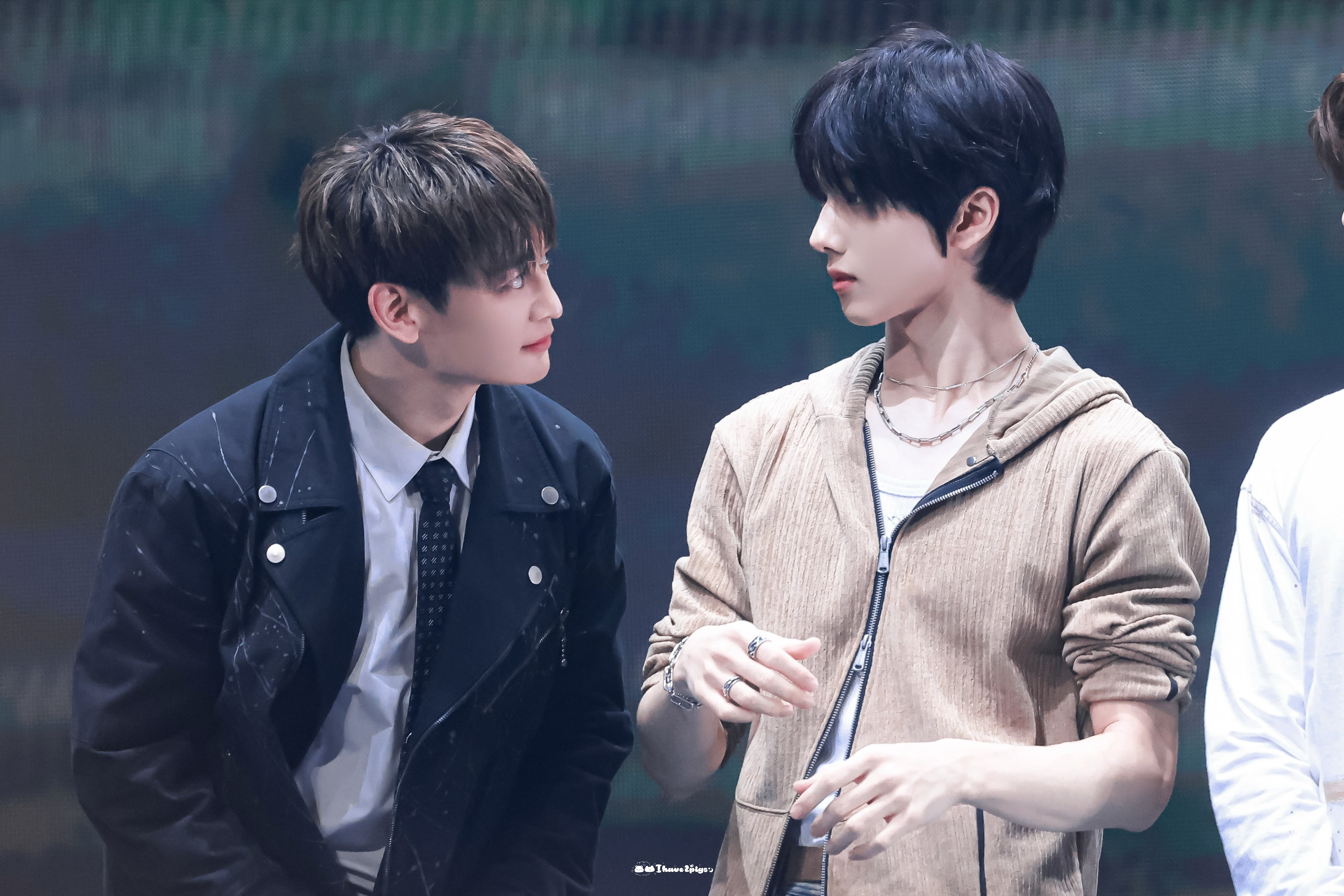 [잡담] 민호 이거 뭔데 설레니.. 내가 지성이었음 진짜 깜짝 놀랐을거 같긴 한데 | 인스티즈