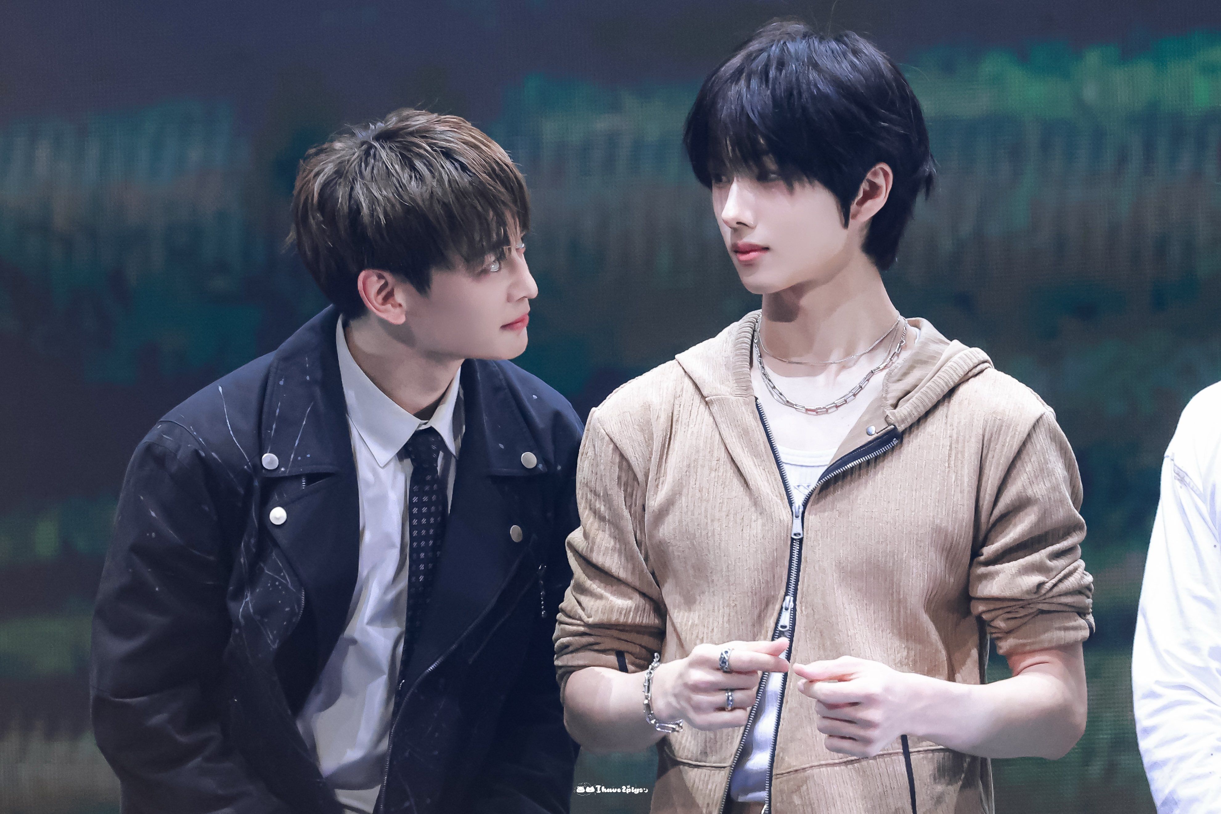 [잡담] 민호 이거 뭔데 설레니.. 내가 지성이었음 진짜 깜짝 놀랐을거 같긴 한데 | 인스티즈