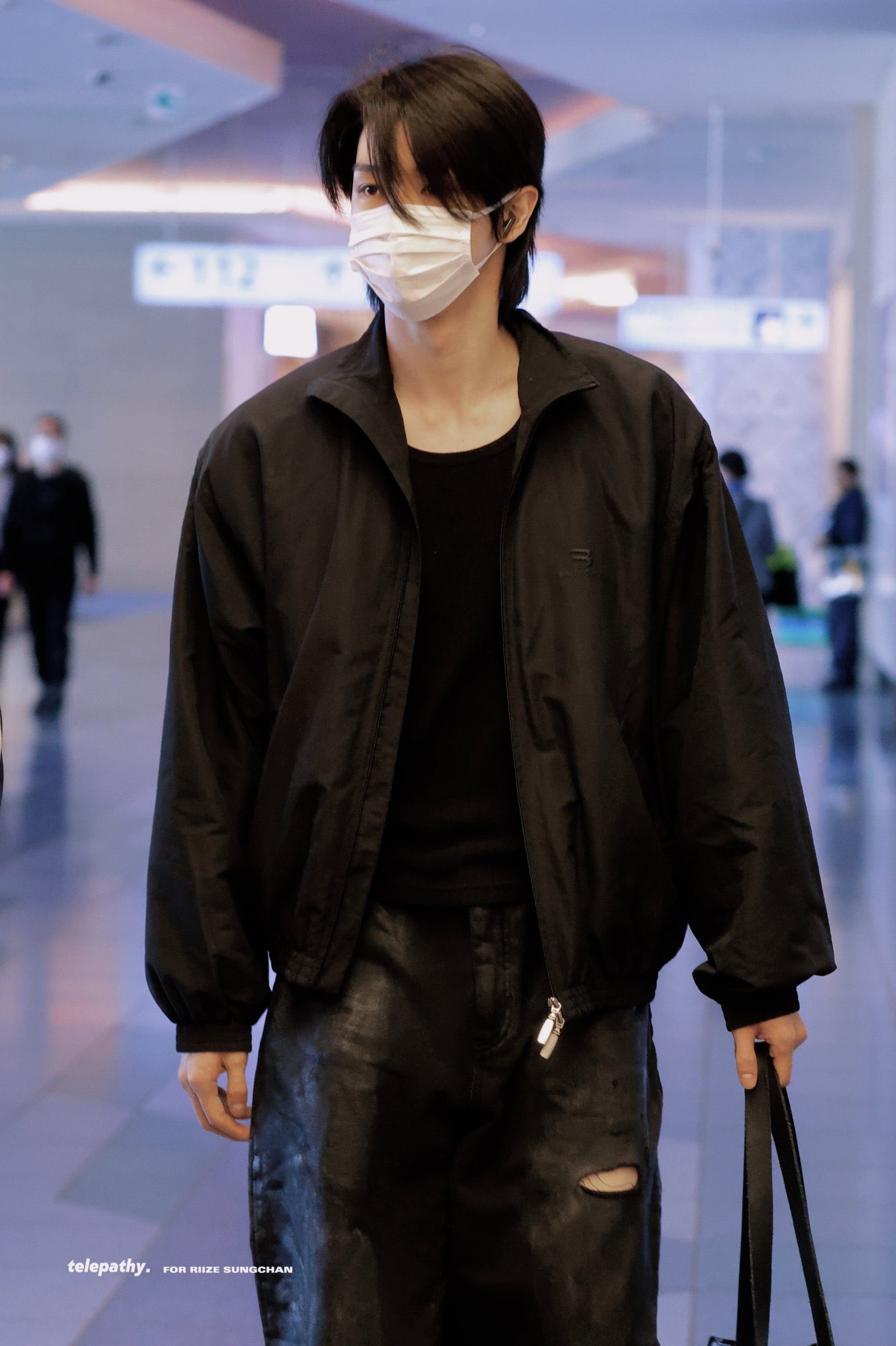 [잡담] 와 성찬이 귀국 미친....................,,,,,,,,,, | 인스티즈