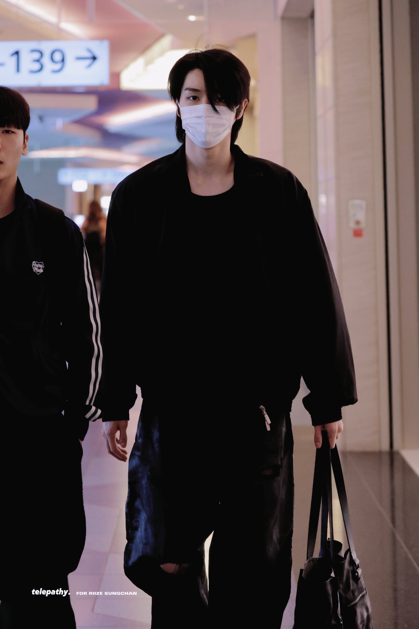 [잡담] 와 성찬이 귀국 미친....................,,,,,,,,,, | 인스티즈