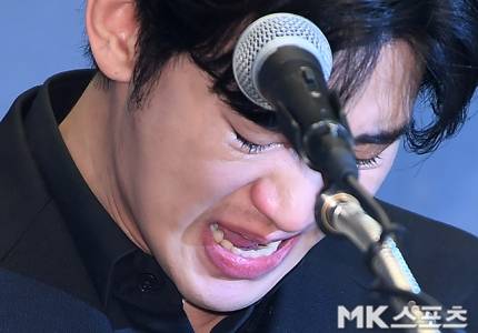 [마플] 오늘자 김수현 우는 모습이라는데 어떻게 생각해? | 인스티즈