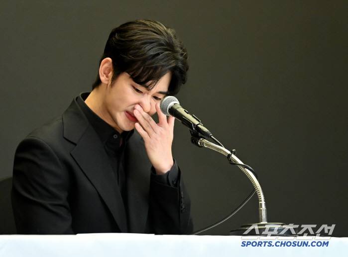 오열하는 김수현...JPG | 인스티즈