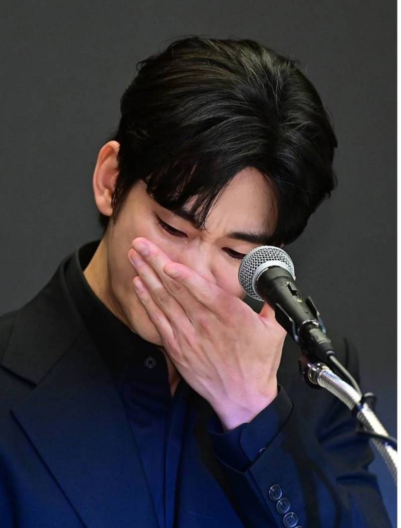 [마플] 오늘자 김수현 우는 모습이라는데 어떻게 생각해? | 인스티즈