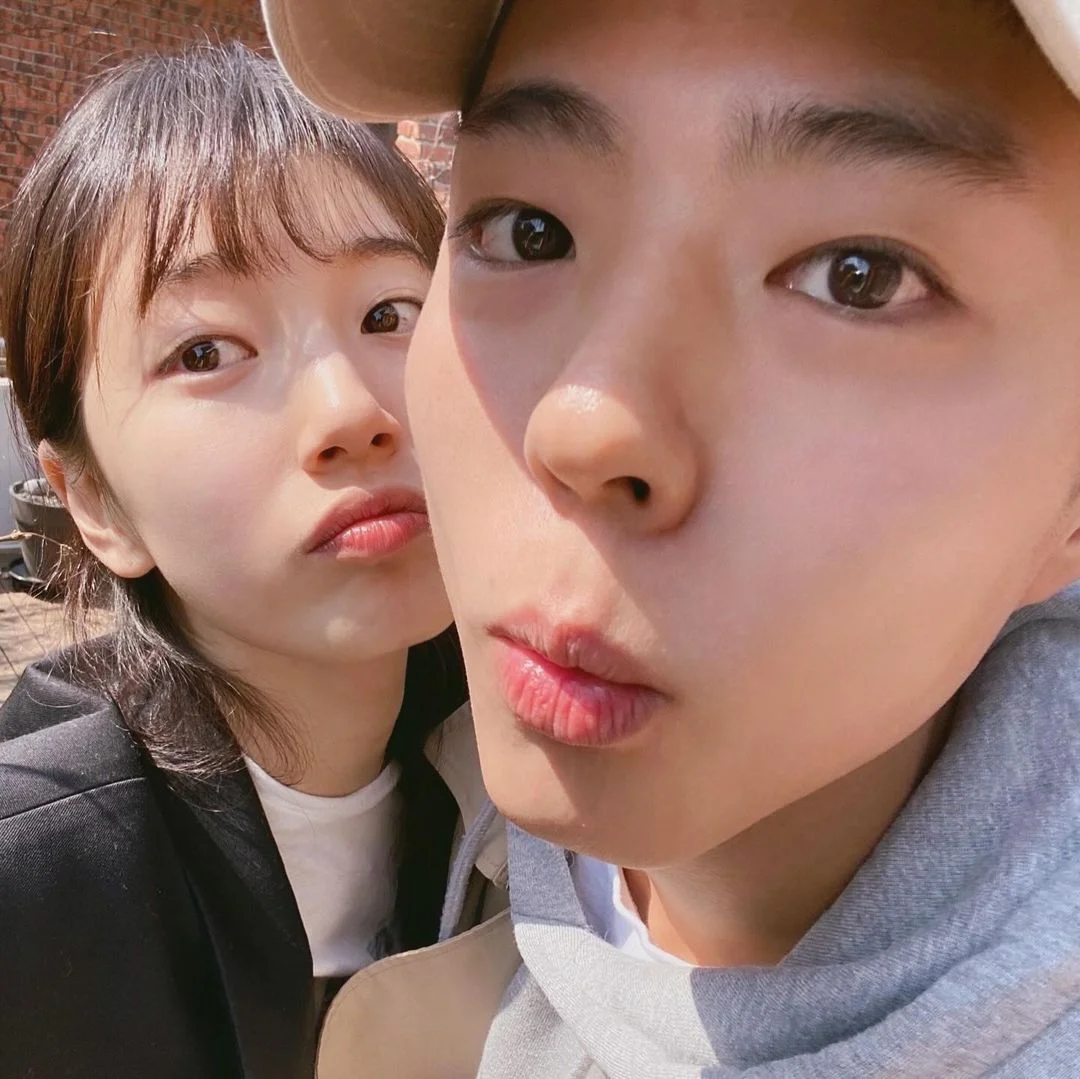 [잡담] 와 내 눈엔 수지 박보검 연인 같기도 하고 남매 같기도 해 | 인스티즈