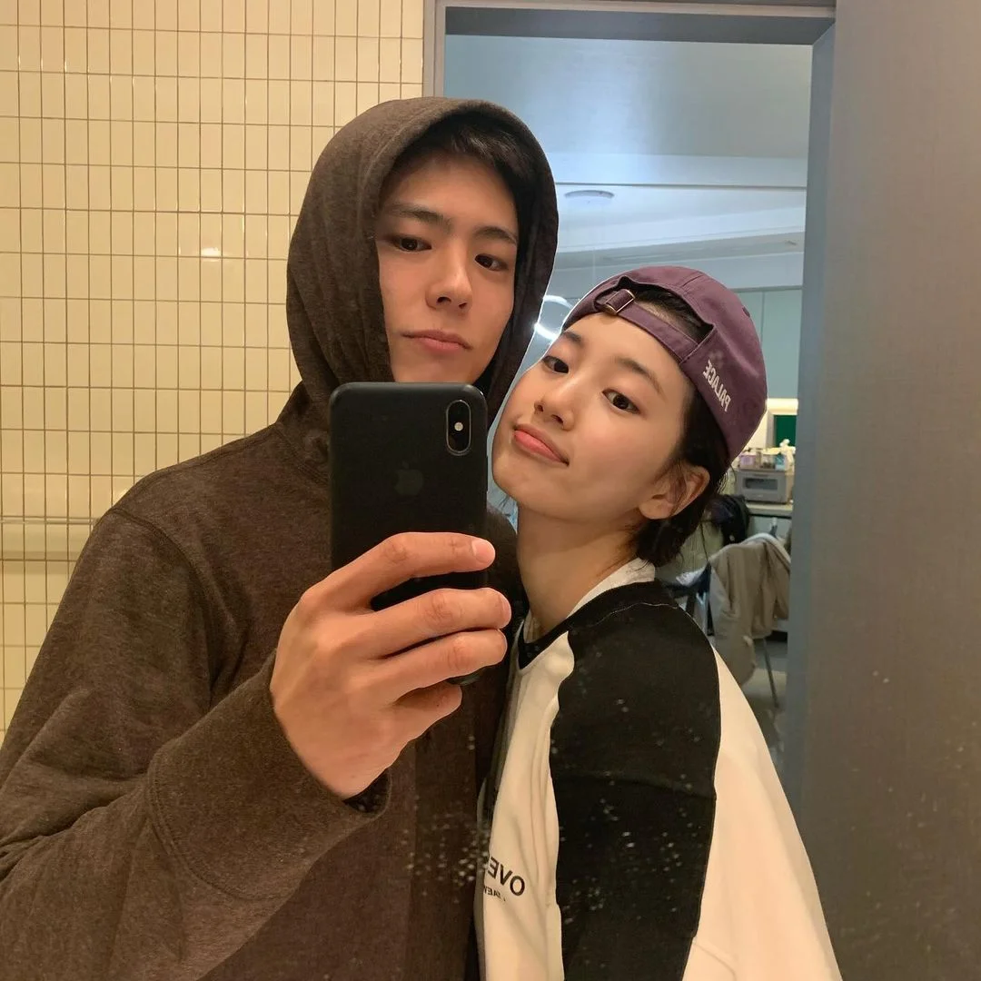 [잡담] 와 내 눈엔 수지 박보검 연인 같기도 하고 남매 같기도 해 | 인스티즈