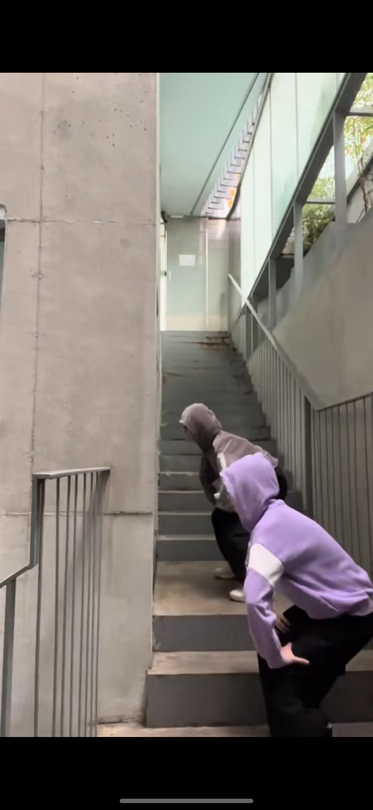 [잡담] 키키 데뷔 전에 찍은 틱톡 영상들 올라오는데 대충 이런 상태.. | 인스티즈
