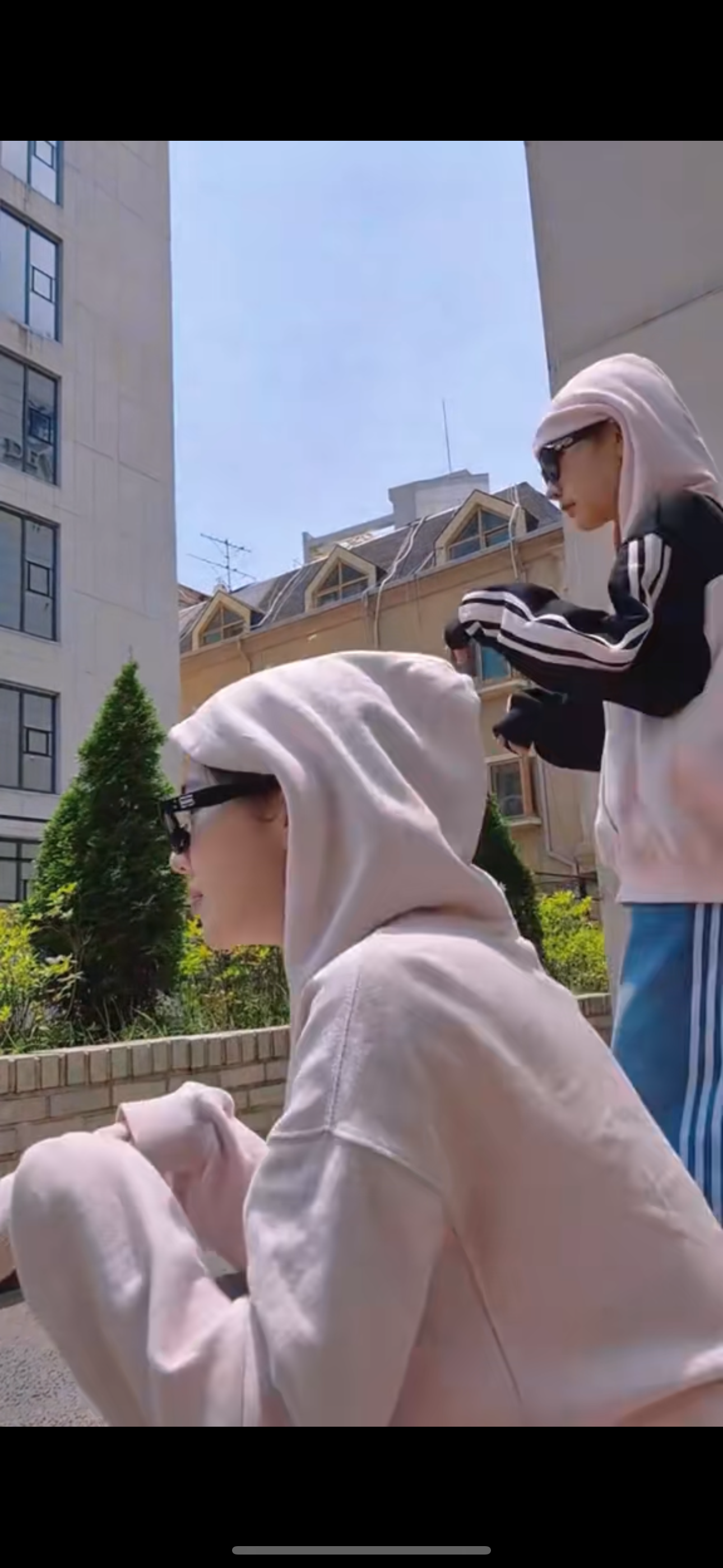 [잡담] 키키 데뷔 전에 찍은 틱톡 영상들 올라오는데 대충 이런 상태.. | 인스티즈