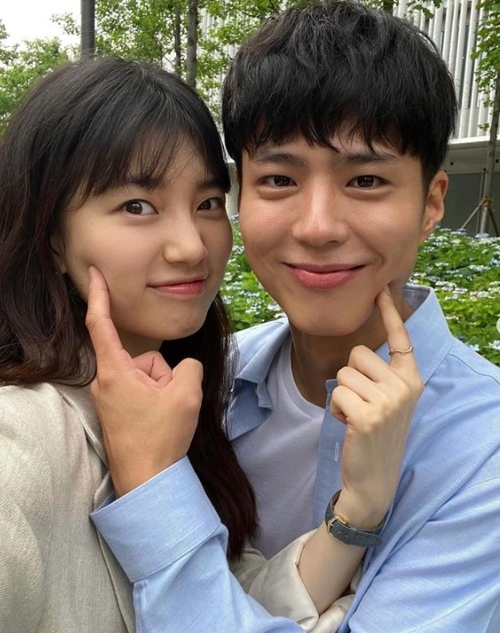 [잡담] 와 내 눈엔 수지 박보검 연인 같기도 하고 남매 같기도 해 | 인스티즈