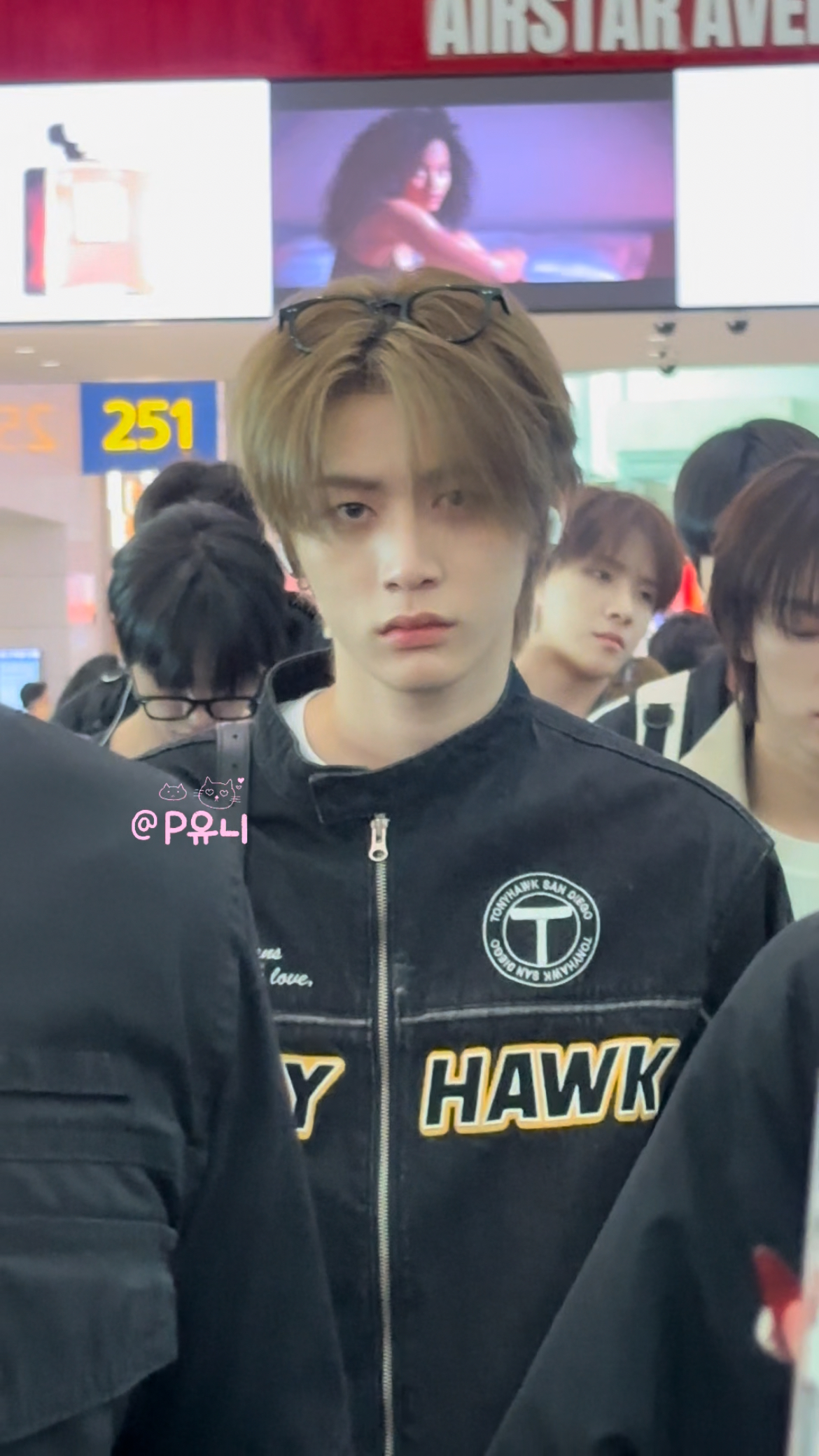 [잡담] 한태산 오늘 공항 폰카 | 인스티즈