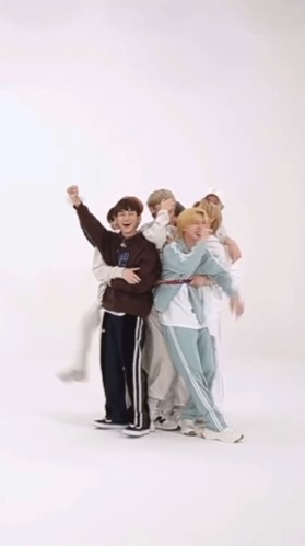 [잡담] 멤버 전원 훌라후프 들어가기 가능??? | 인스티즈