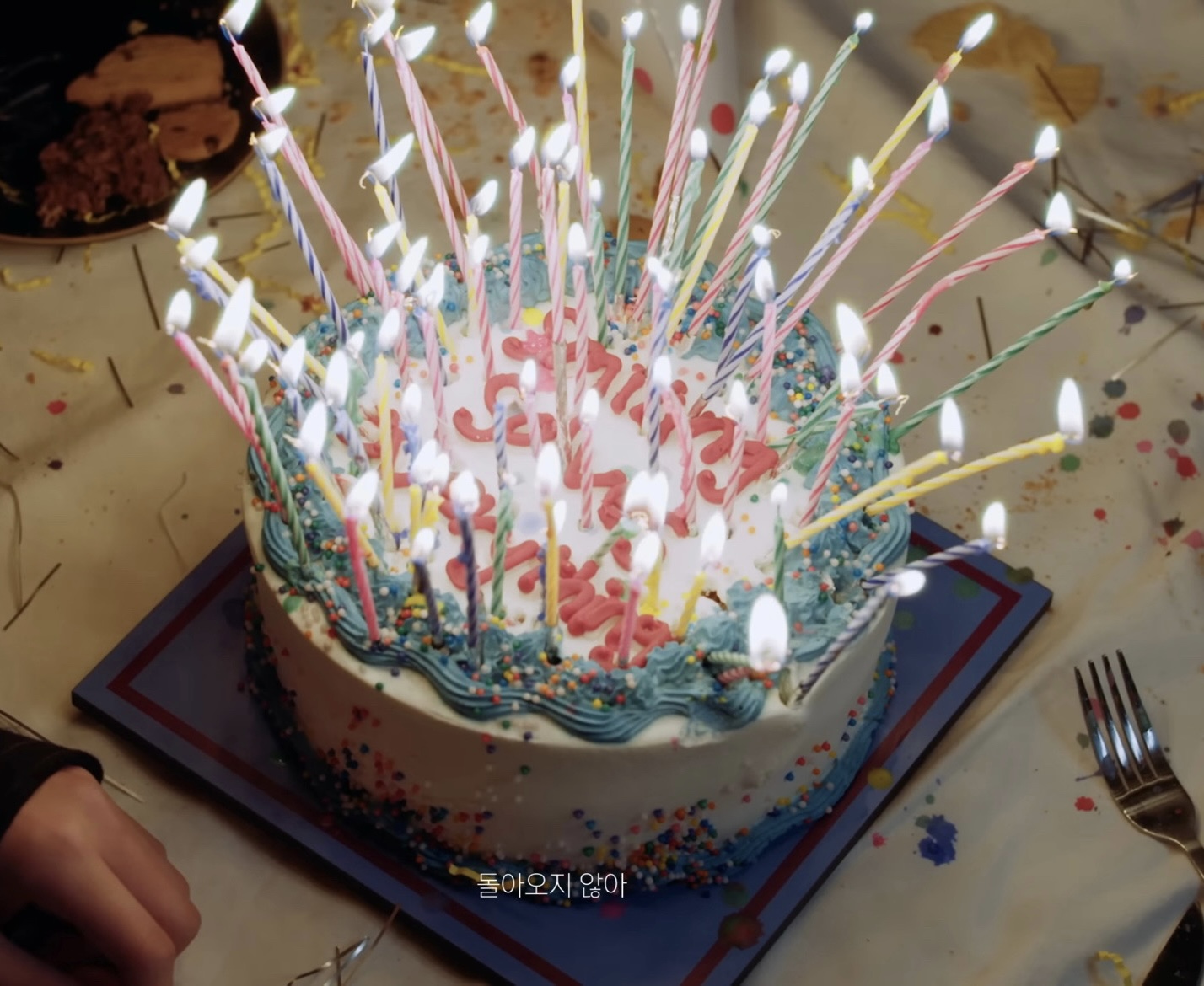 [잡담] 귿데 보넥도 콩츄 중간에 촛불이 왤케 많은 거임 ㅋㅋㅋ | 인스티즈