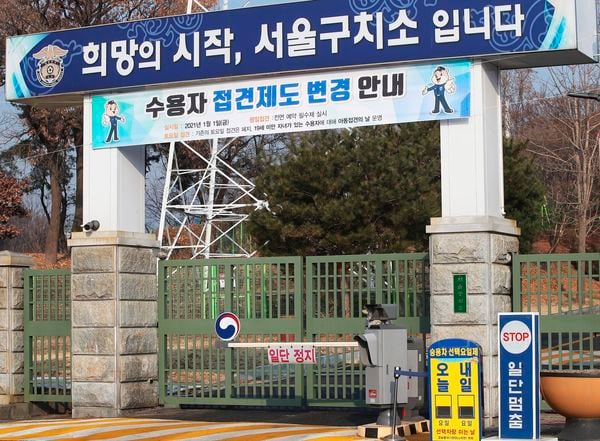 [잡담] 이번주 금요일 윤석열..각하 복귀한대 | 인스티즈