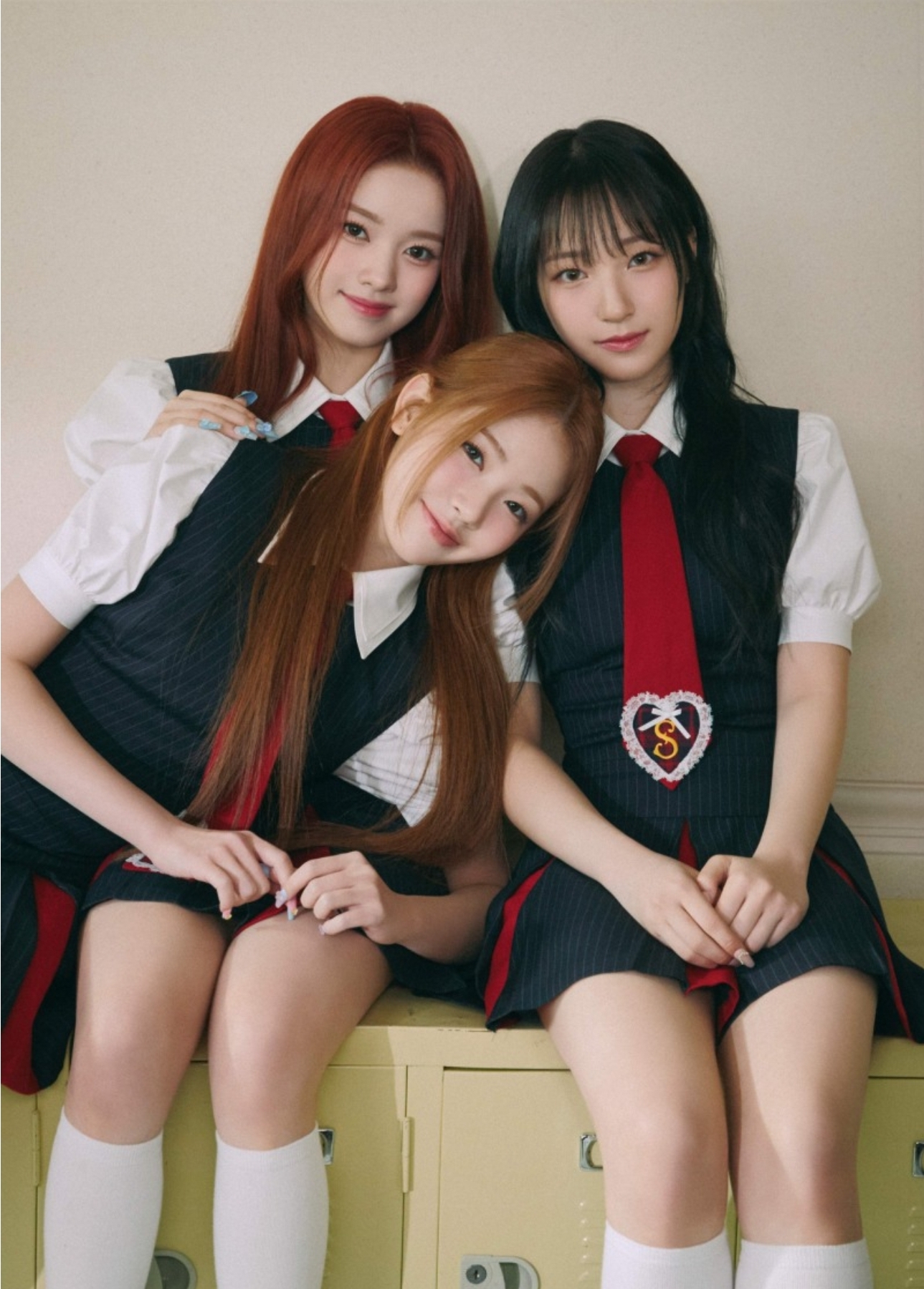 [정보/소식] 유니스, 'SWICY'에 담은 10대 감성…스쿨룩으로 제대로 보여준 젠지美 | 인스티즈