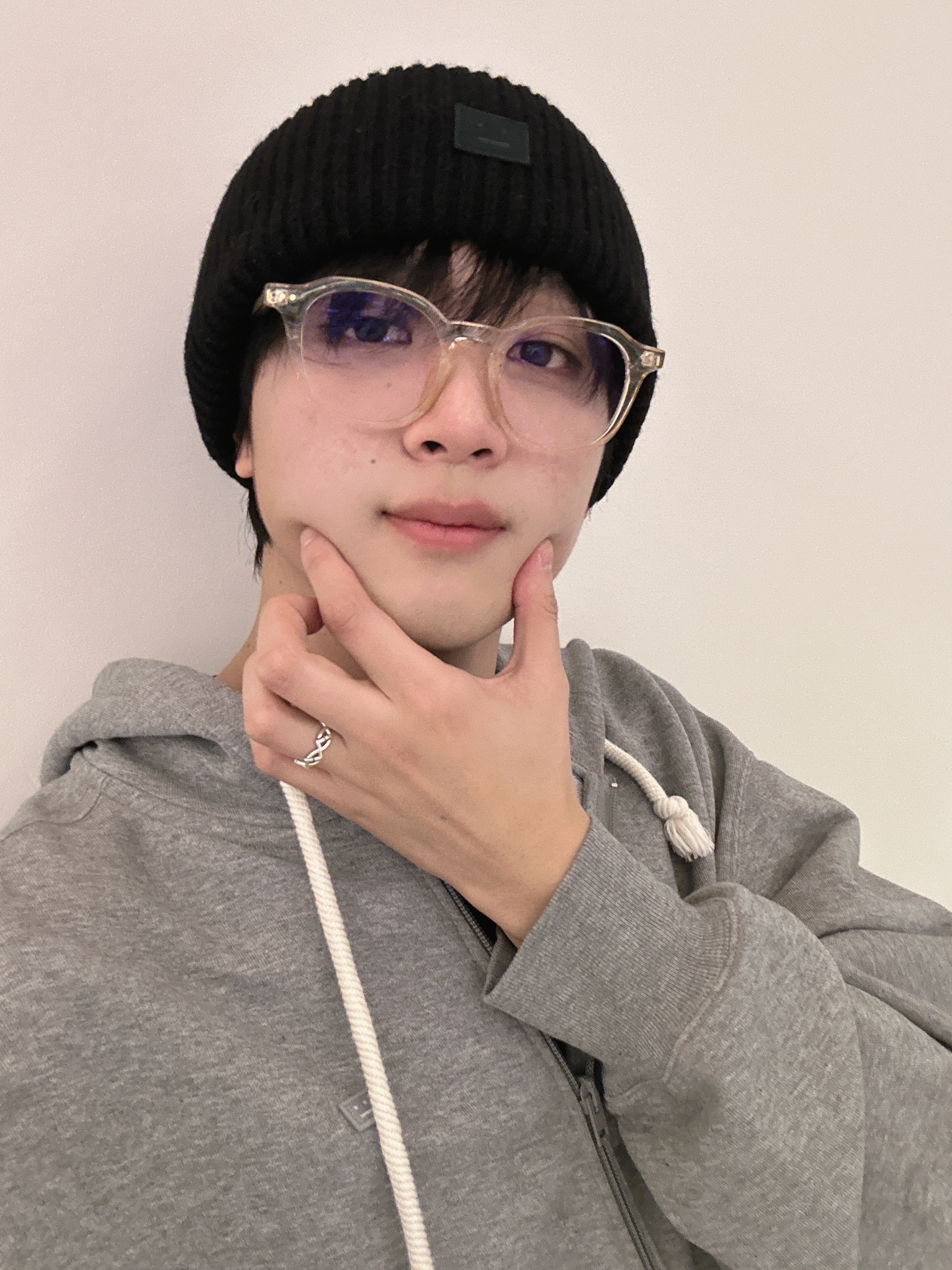 [잡담] 야야 해찬이가 왼손약지에 요드링 꼇는디 이거 머선 의미냐 | 인스티즈