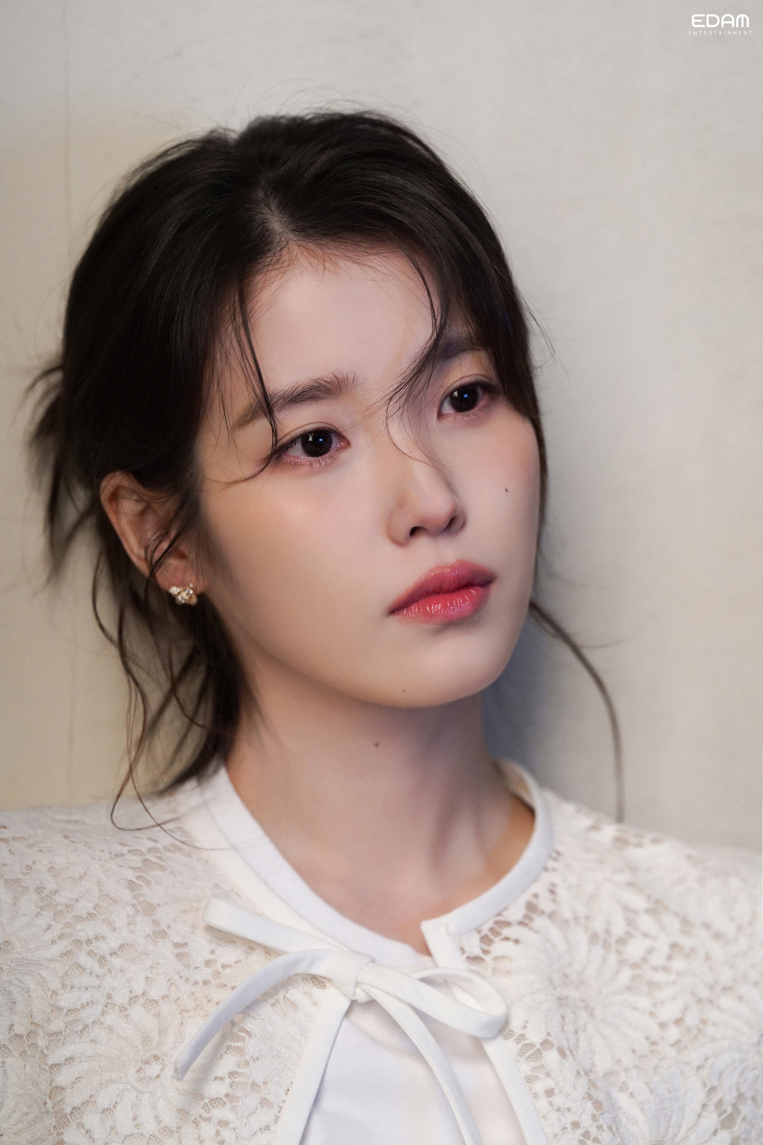 [잡담] 아이유 뭔가 잘생기지 않았어? | 인스티즈