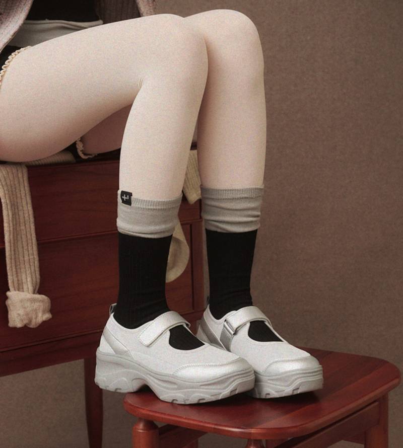 [잡담] 이 신발 하얀 원피스에 신을건데 아이보리가 나을까 실버가 나을까 골라주라 | 인스티즈