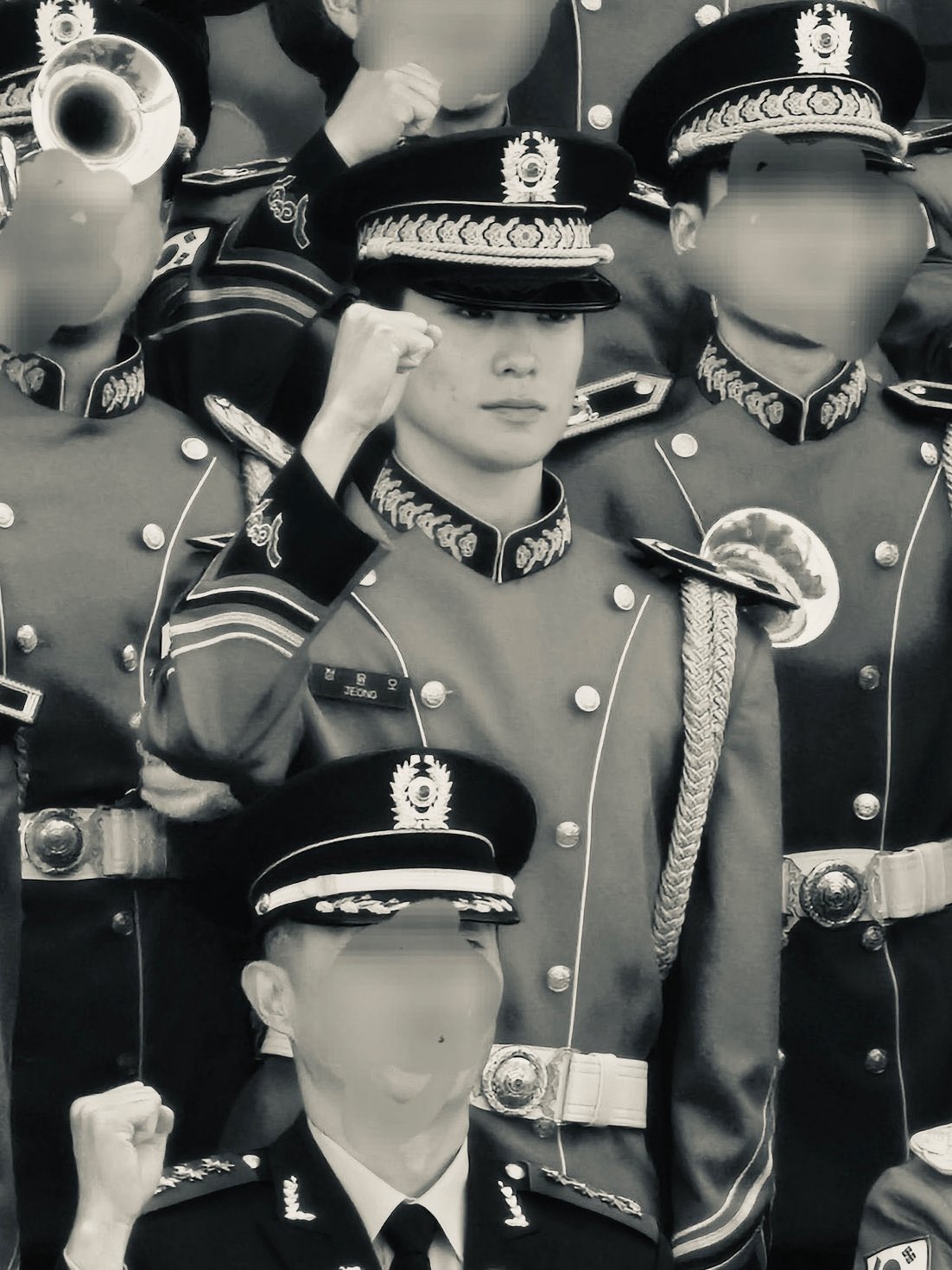 [잡담] 엔재현 군복입은 흑백사진이 왜이렇게 심금을 울림 | 인스티즈