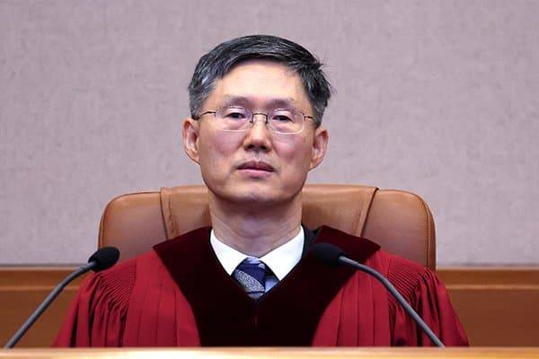 [잡담] 오늘 탄핵선고 끝내고 싱글벙글 야구 킨 헌재소장 | 인스티즈