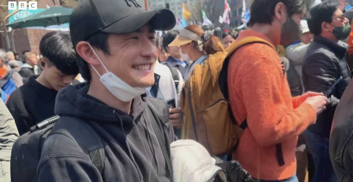 [잡담] BBC랑 인터뷰 한 시민들 (탄핵반대 vs 탄핵찬성) | 인스티즈