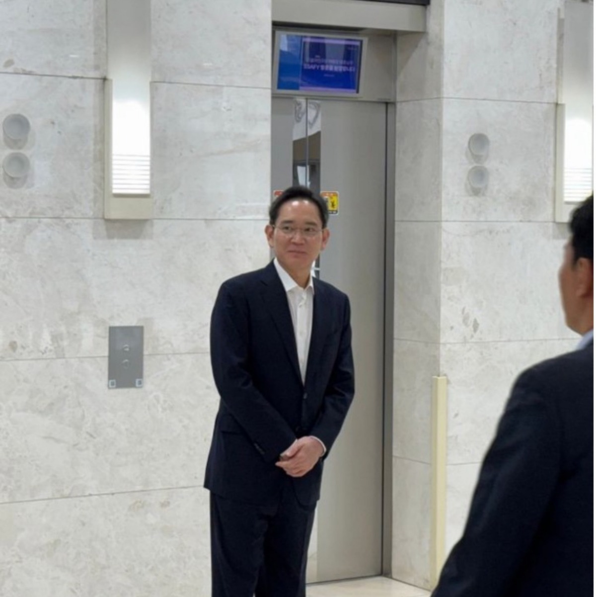 [잡담] 부자라 2찍이라는데 현실은 이재용도 이재명 눈치보더라 ...ㅎ | 인스티즈