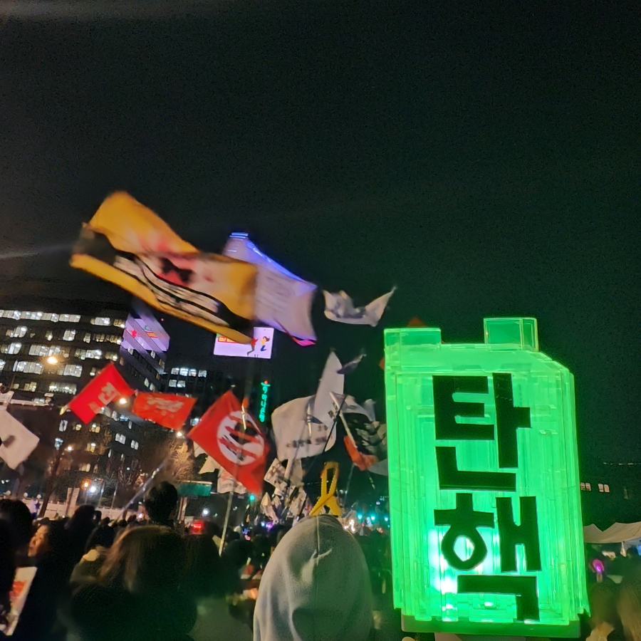 [잡담] 2찍 아빠 몰래 시위 다니던 나.. 엄마가 카톡 보낸겈ㅋㅋㅋ | 인스티즈