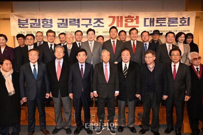 [정보/소식] 3월에 했던 내각제 개헌 대토론회 참석자 죽이는 라인업 | 인스티즈