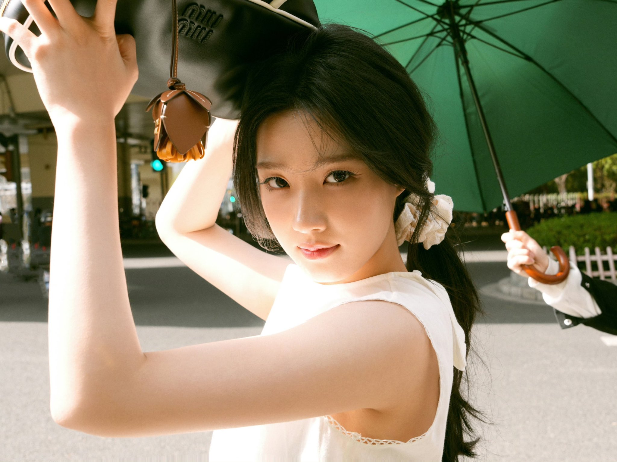 [잡담] 중국배우 노욱효 아이유 팔로우했넹 | 인스티즈