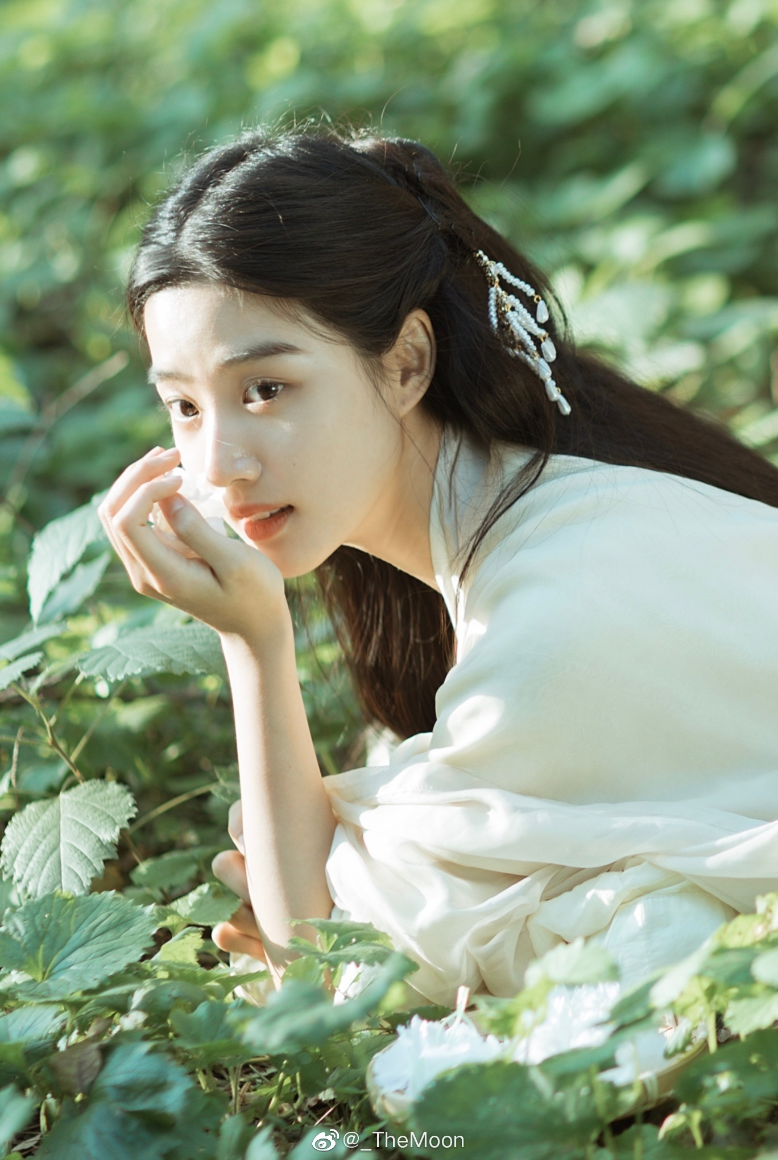 [잡담] 중국배우 노욱효 아이유 팔로우했넹 | 인스티즈