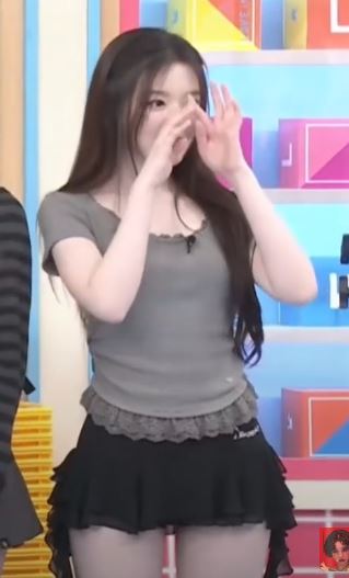 [잡담] 슈화가 일본 방송에서 입은 이런 치마 뭐라 쳐야 나와?? | 인스티즈