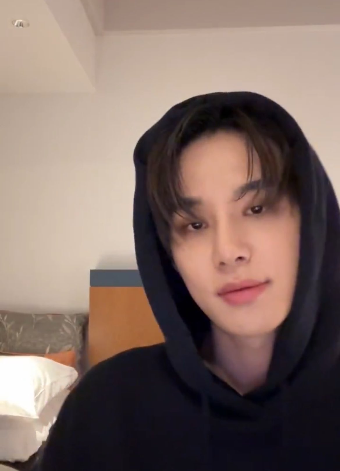 [잡담] 정우도 오늘 거울보고 라방켜야겠다고 생각했을듯 | 인스티즈