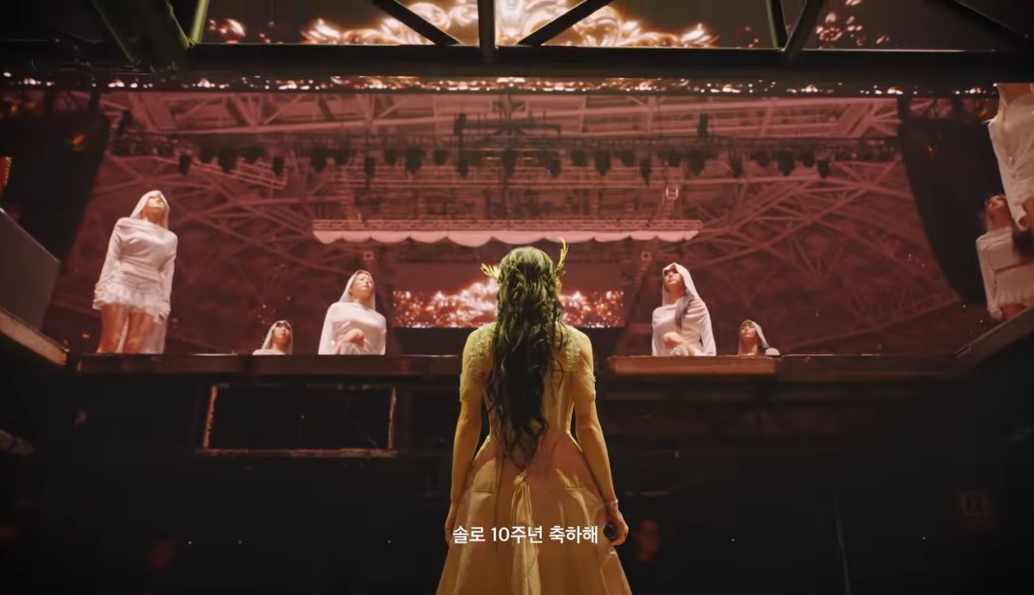 [잡담] 태연 무대 올라오기 직전 모습인데 개멋있어 | 인스티즈