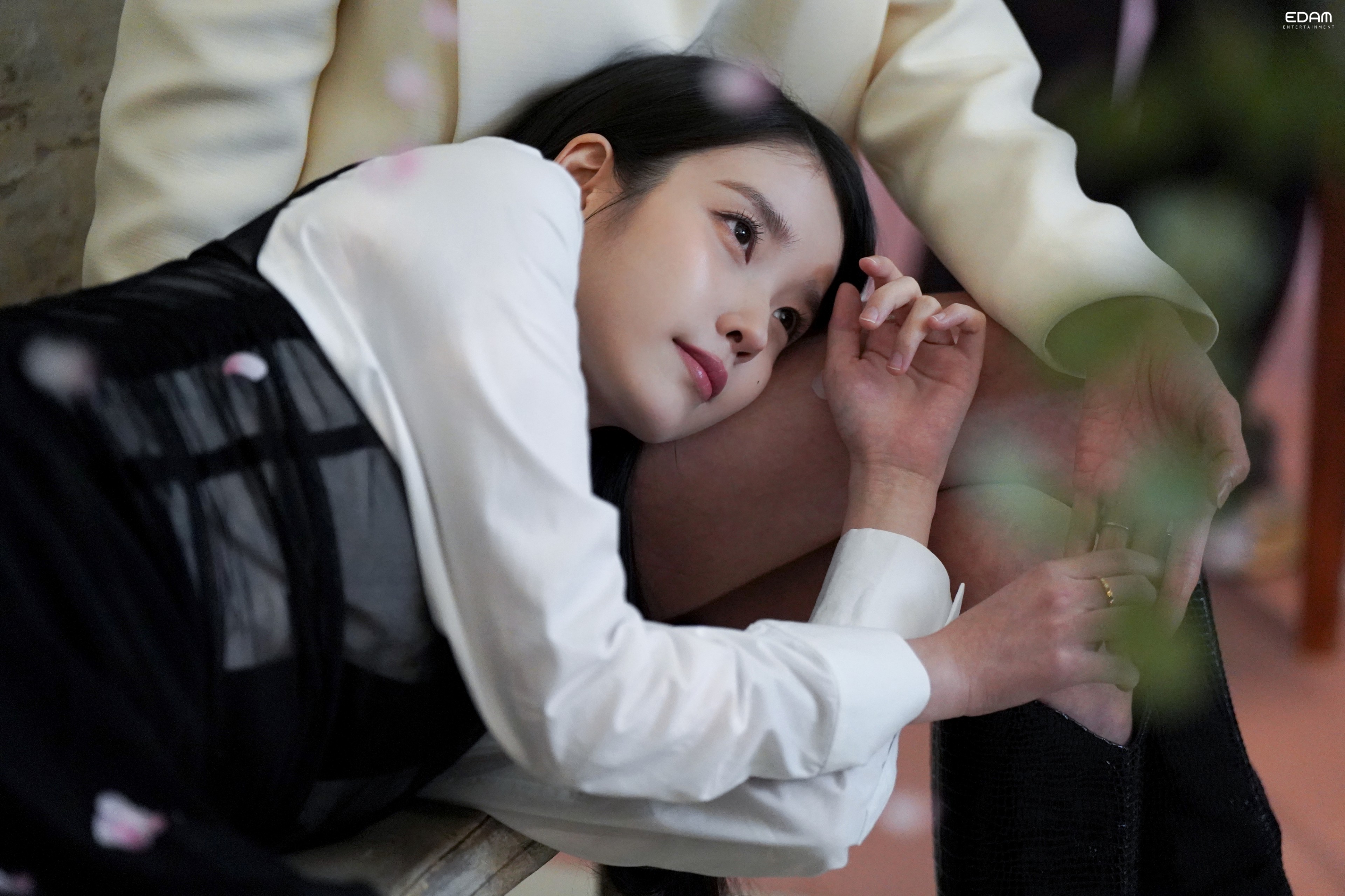 [잡담] 난 문소리 아이유 투샷이 너무 좋다 | 인스티즈