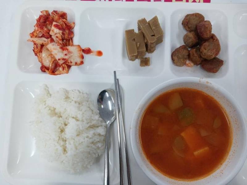 [잡담] 진지하게 회사 식당 밥 이 정도면 잘 나오는 거야? | 인스티즈