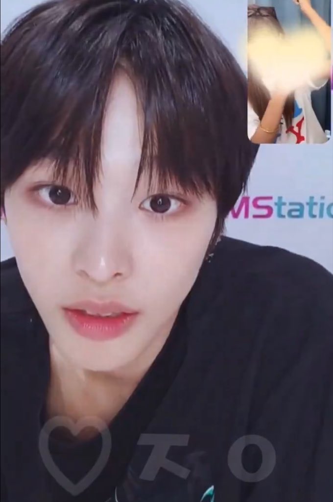 [잡담] 리쿠 눈이 진짜 예쁜데 저화질 되면 급격히 하찮아지는거 ㅋㅋㅋㅋㅋ | 인스티즈