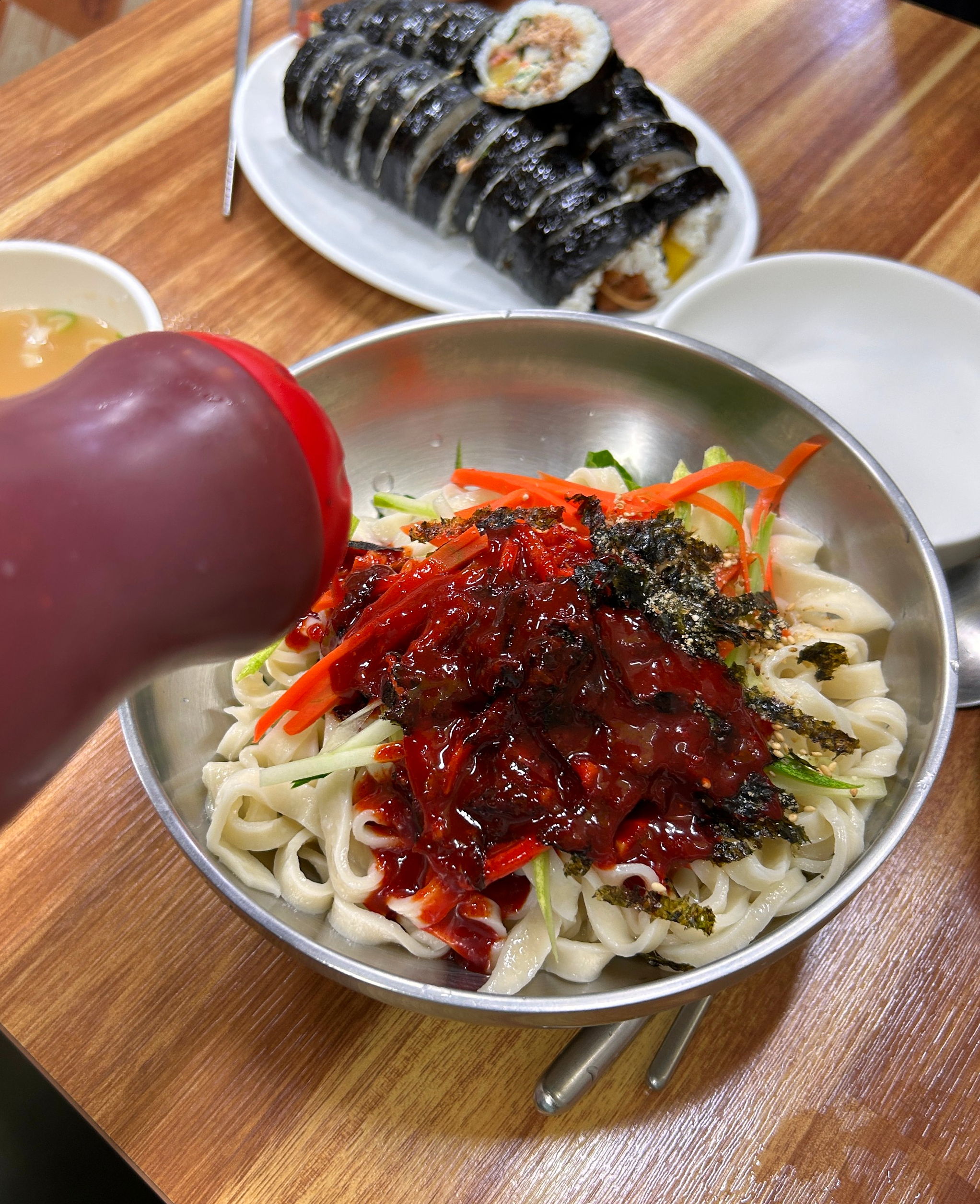 [잡담] 나 예전 회사 근처 식당도 칼국수 맛집이었어 | 인스티즈