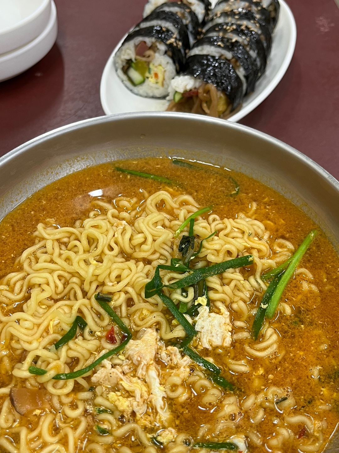 [잡담] 나 예전 회사 근처 식당도 칼국수 맛집이었어 | 인스티즈