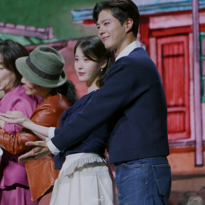 [잡담] 폭싹 박보검 왜 아이유를 품에 두고 | 인스티즈
