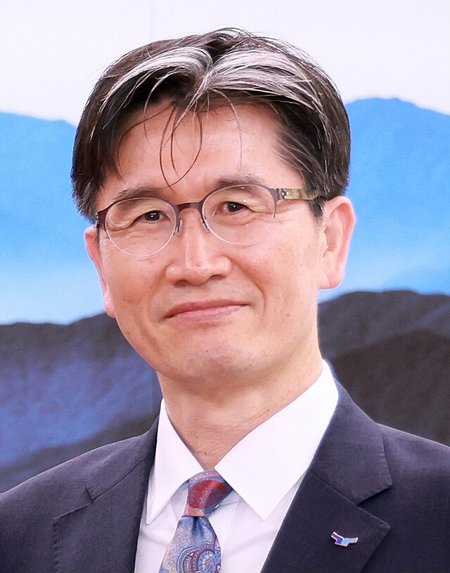 [잡담] 난 이번정국 거치면서 오동운 공수처장은 헤어스타일이 은근 매력적인것 같았음 | 인스티즈