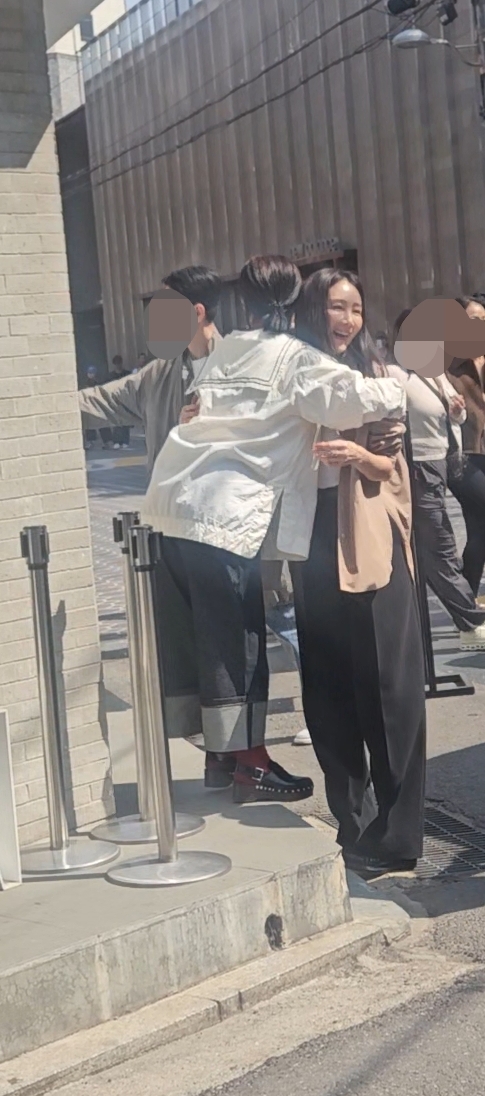 [잡담] 나 아까 성수에서 최지우 보고왔다 | 인스티즈