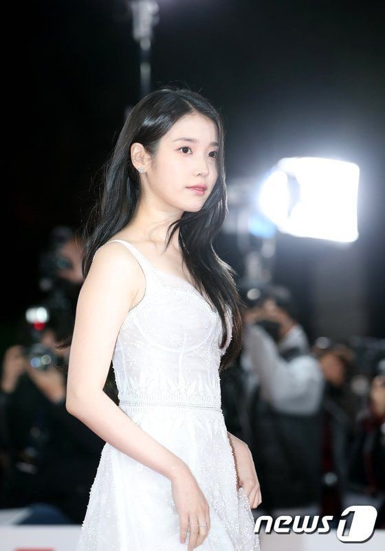 [잡담] 아이유 근데 진짜 아기상이다 ㅋㅋㅋ | 인스티즈