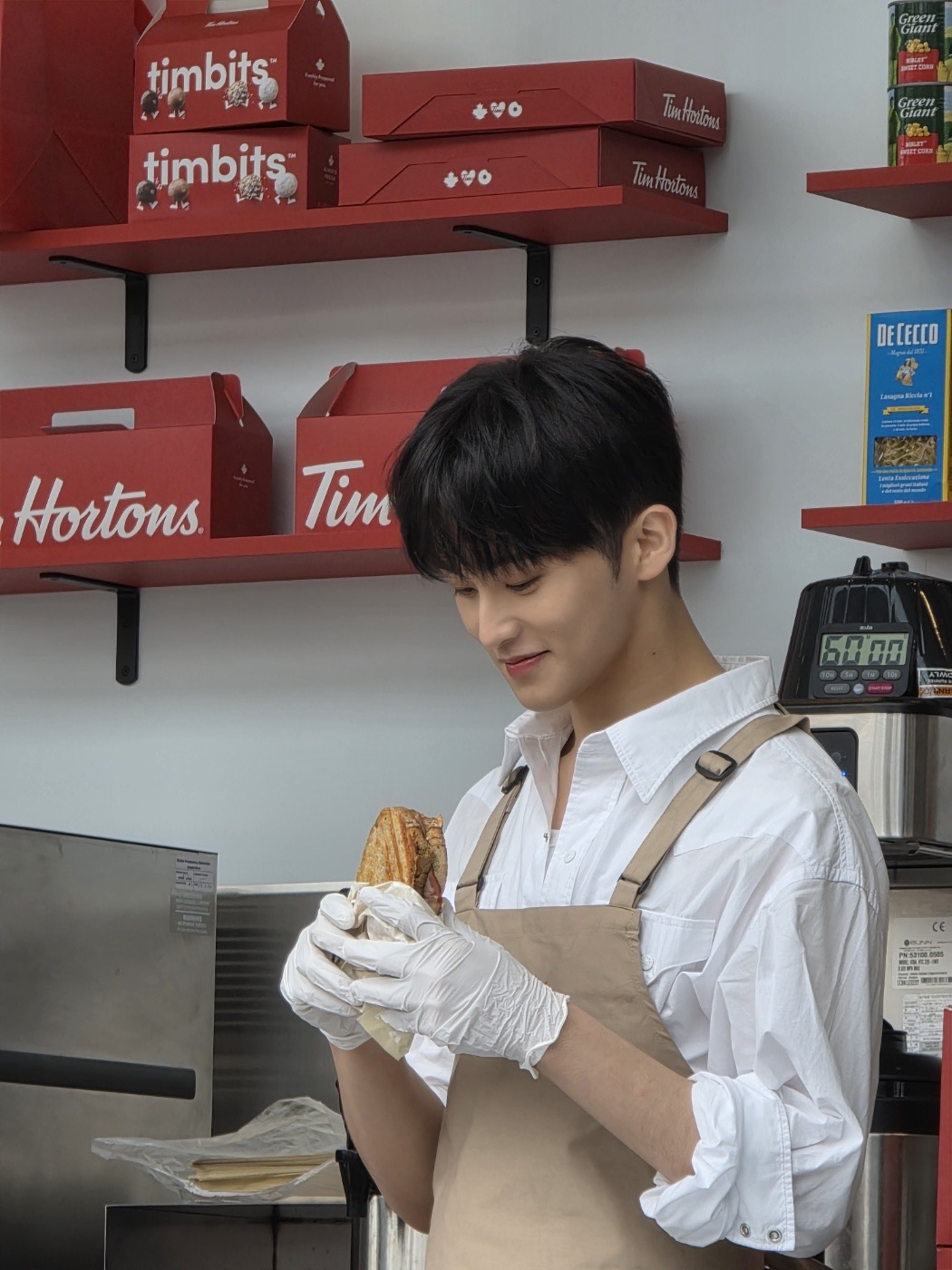 [잡담] 팀홀튼 맛있어? 마크 사진 보니 먹어보고 싶다 | 인스티즈