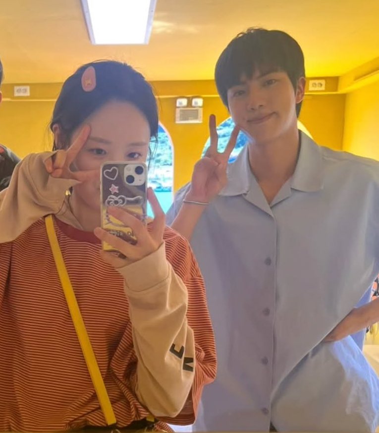 [잡담] 방탄 진이랑 지예은 왜 남매 같지 | 인스티즈