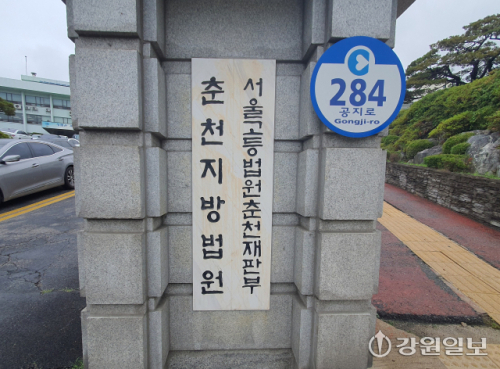 [정보/소식] 속보)무시당했다' 오해해 흉기로 마트계산원 27차례 찔러 살해 시도한 20대 징역 7년 선고 | 인스티즈