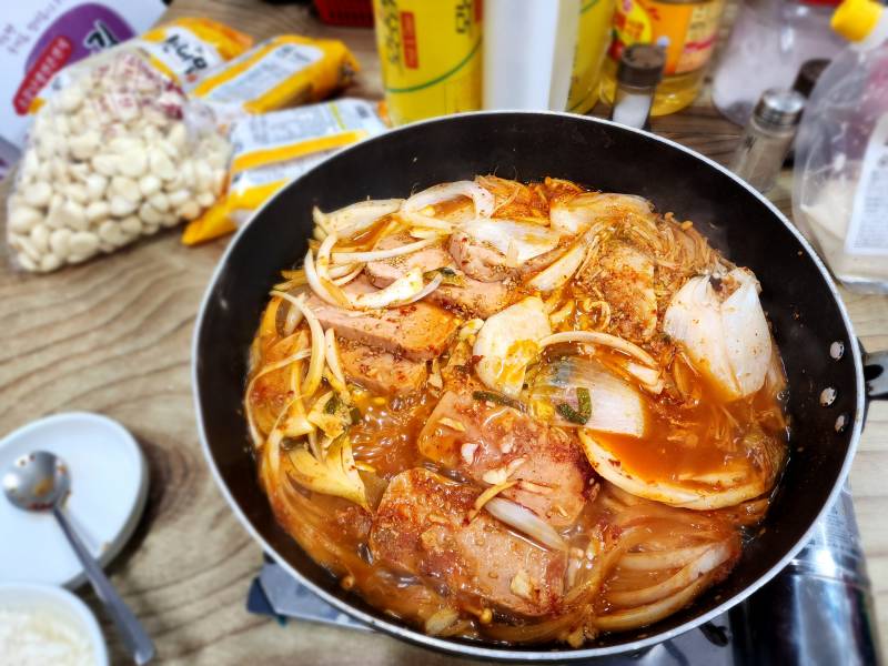 [잡담] 김치찜 만들었는데 양조절 실패했댜.. | 인스티즈