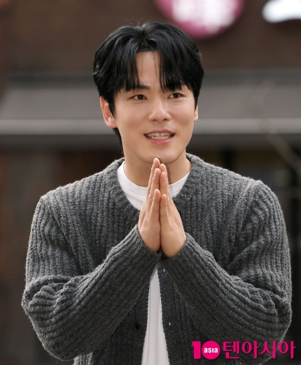 [정보/소식] [단독] 소속사 없는 김정현, KBS 예능으로 복귀•••이민정과 호흡 | 인스티즈