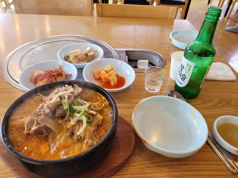 [잡담] 9000원 뼈해장국에 아침 혼술 | 인스티즈