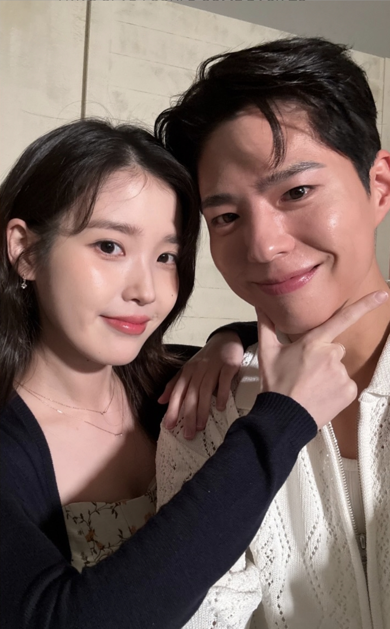 [잡담] 백상 박보검 아이유 셀카 안주면 불법임 | 인스티즈